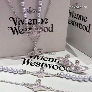 新作すぐ届く 話題が沸騰中 最旬アイテムVIVIENNE WESTWOODアクセサリーブランド 激安..