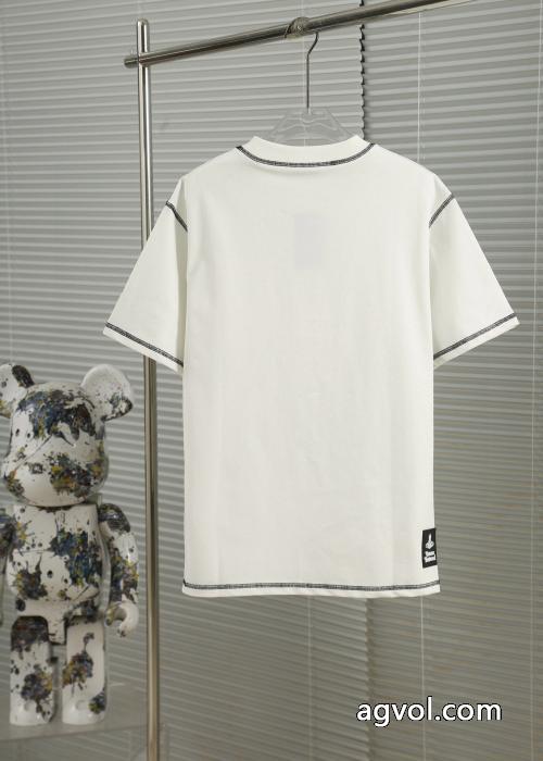 高級感のあるデザイン完売必至半袖TシャツVIVIENNE WESTWOODブランド 偽物 4